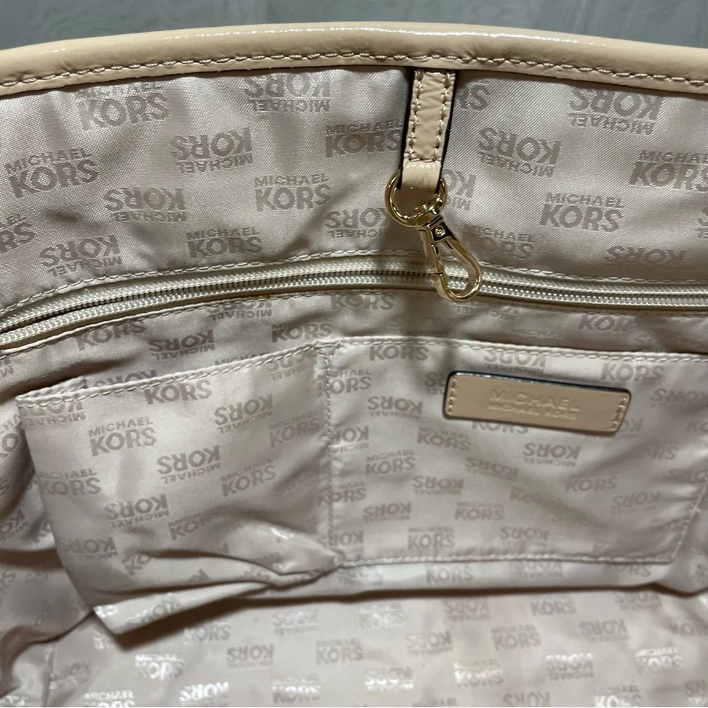 Michael Kors Jet Set Travel Signature Tote